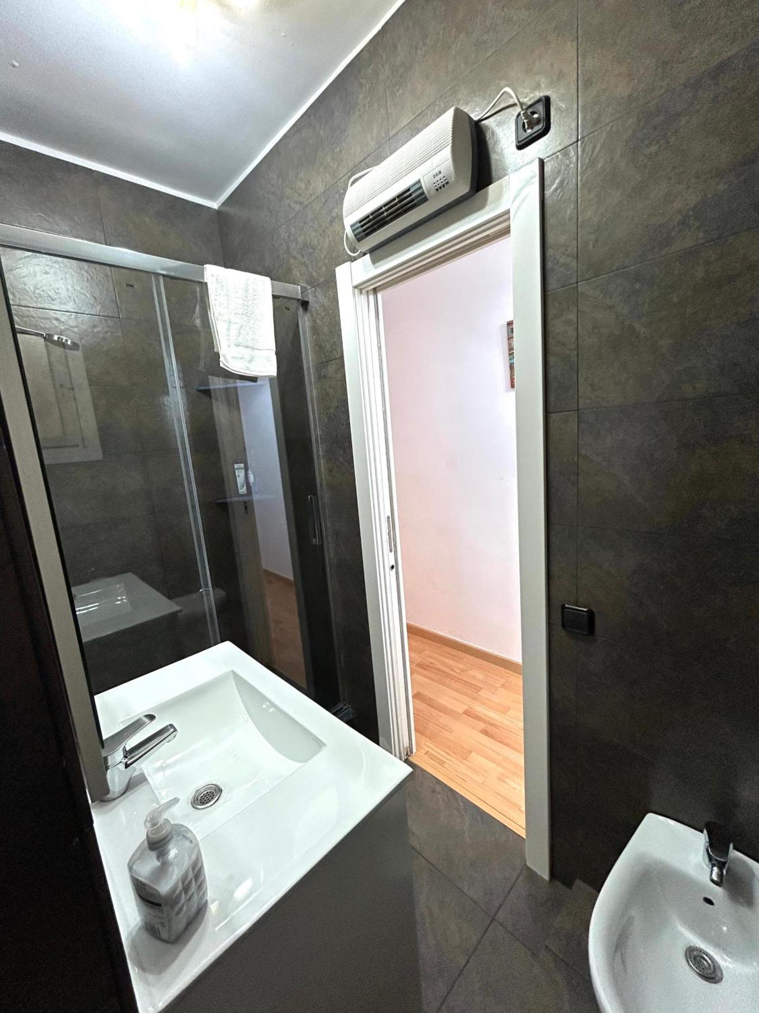 Apartment Carrer D'Olesa Barcelona Exteriör bild