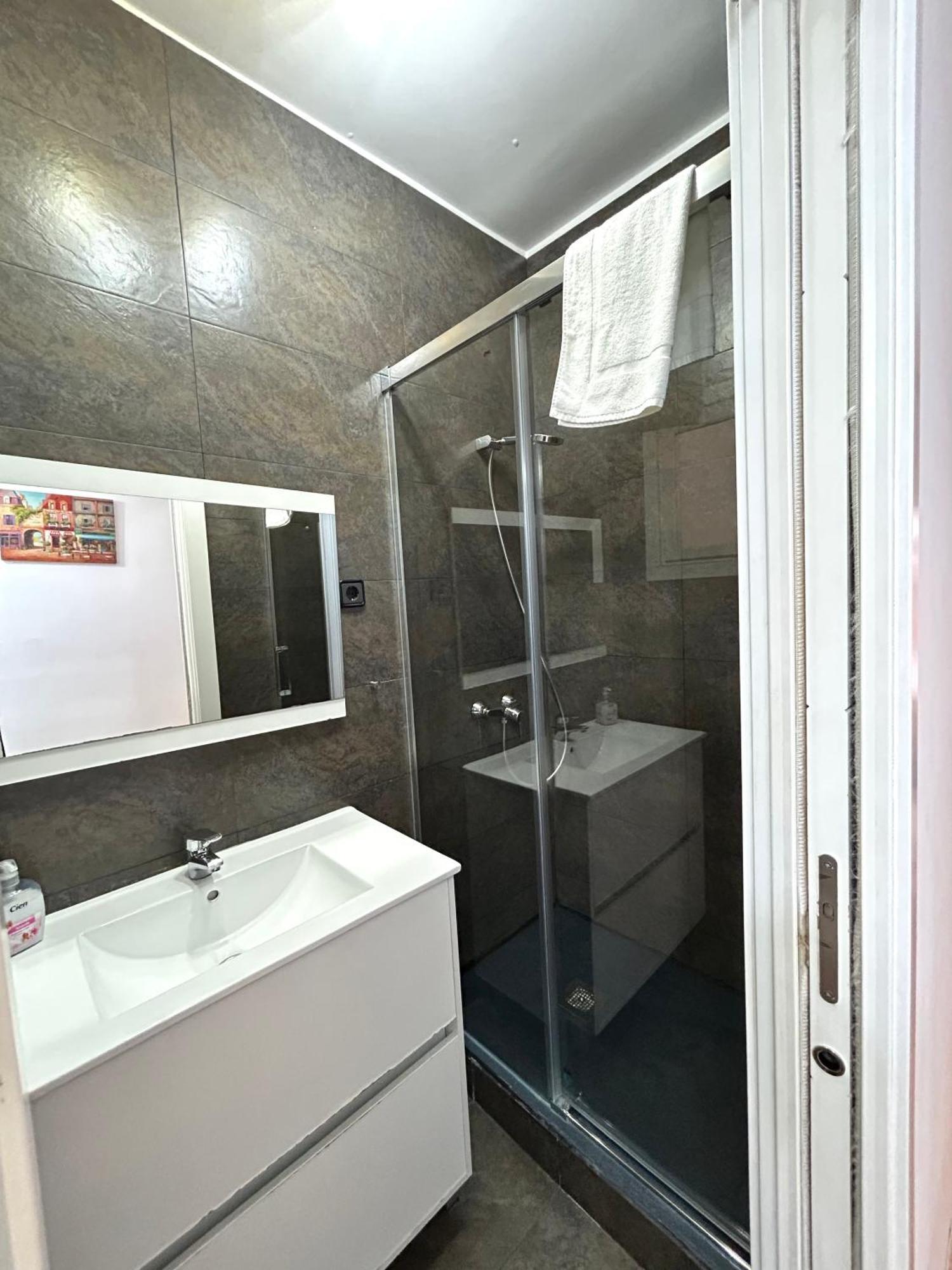 Apartment Carrer D'Olesa Barcelona Exteriör bild