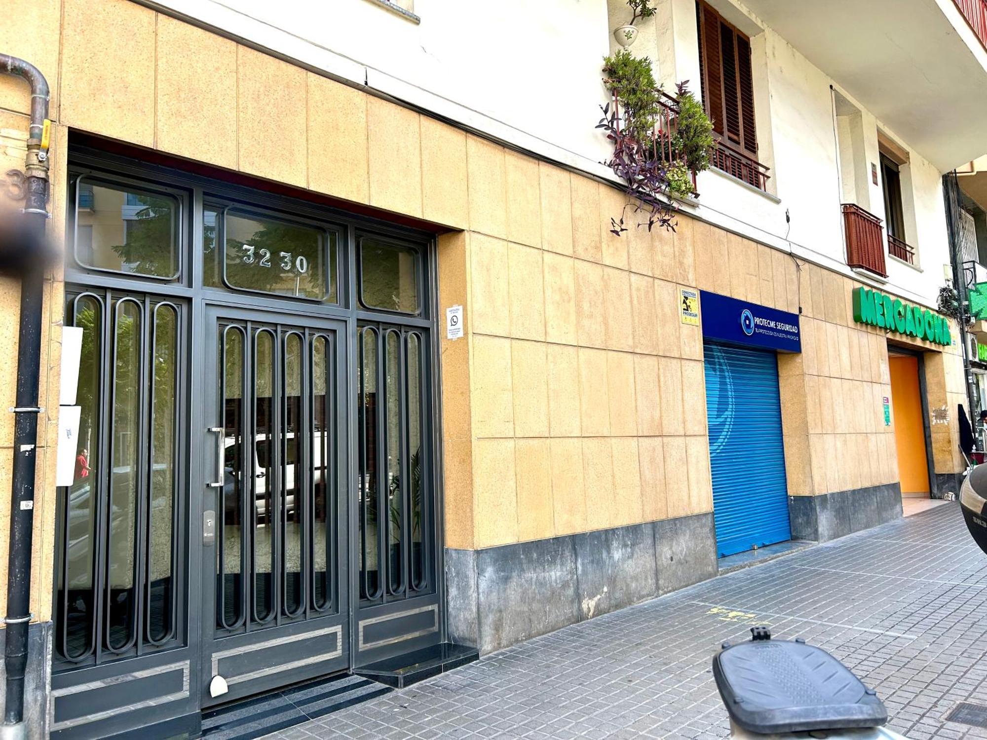 Apartment Carrer D'Olesa Barcelona Exteriör bild