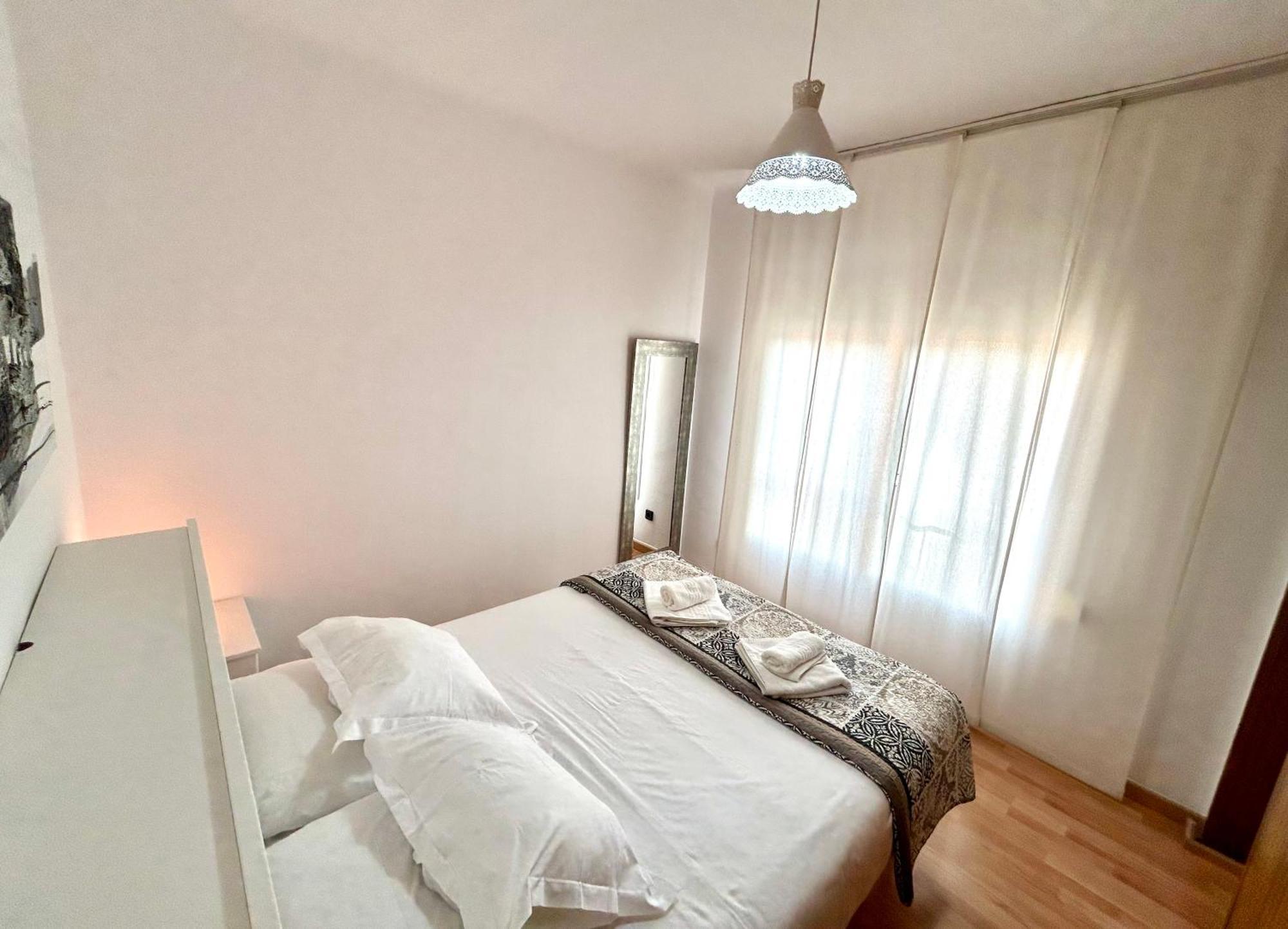 Apartment Carrer D'Olesa Barcelona Exteriör bild