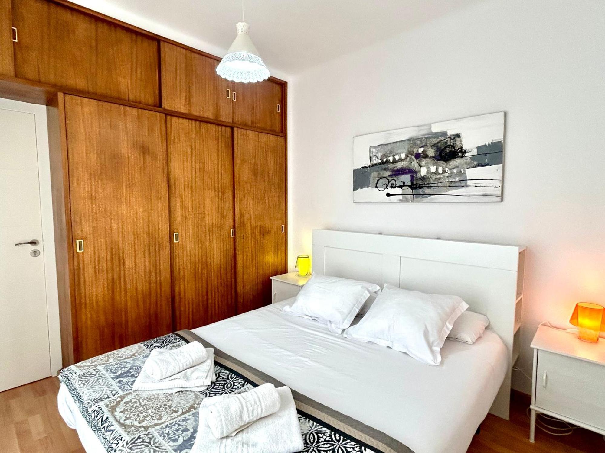 Apartment Carrer D'Olesa Barcelona Exteriör bild