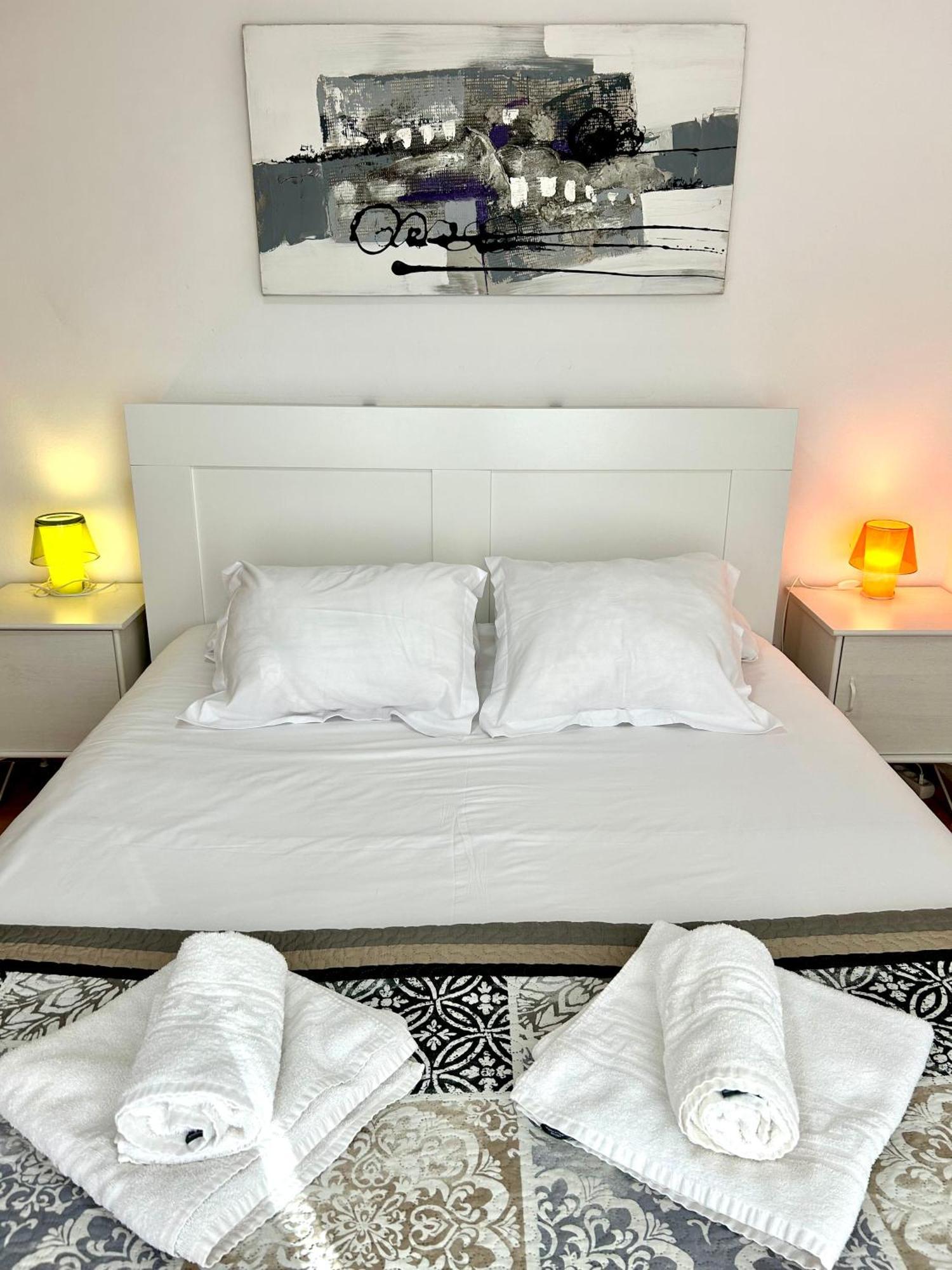 Apartment Carrer D'Olesa Barcelona Exteriör bild