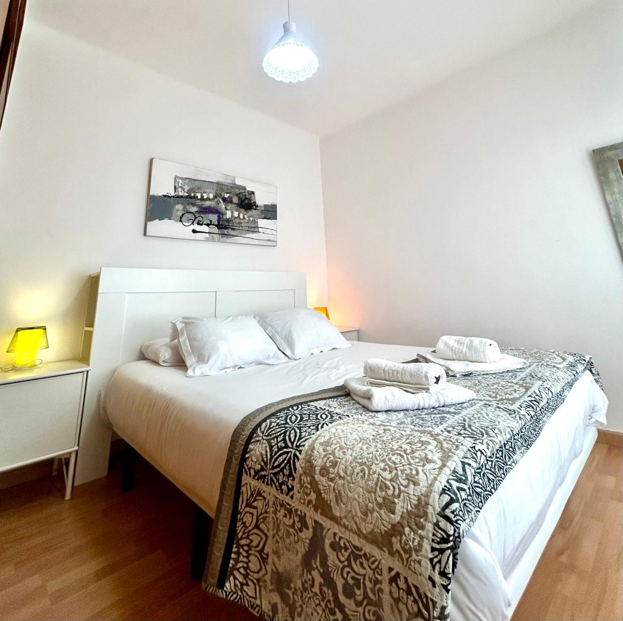 Apartment Carrer D'Olesa Barcelona Exteriör bild