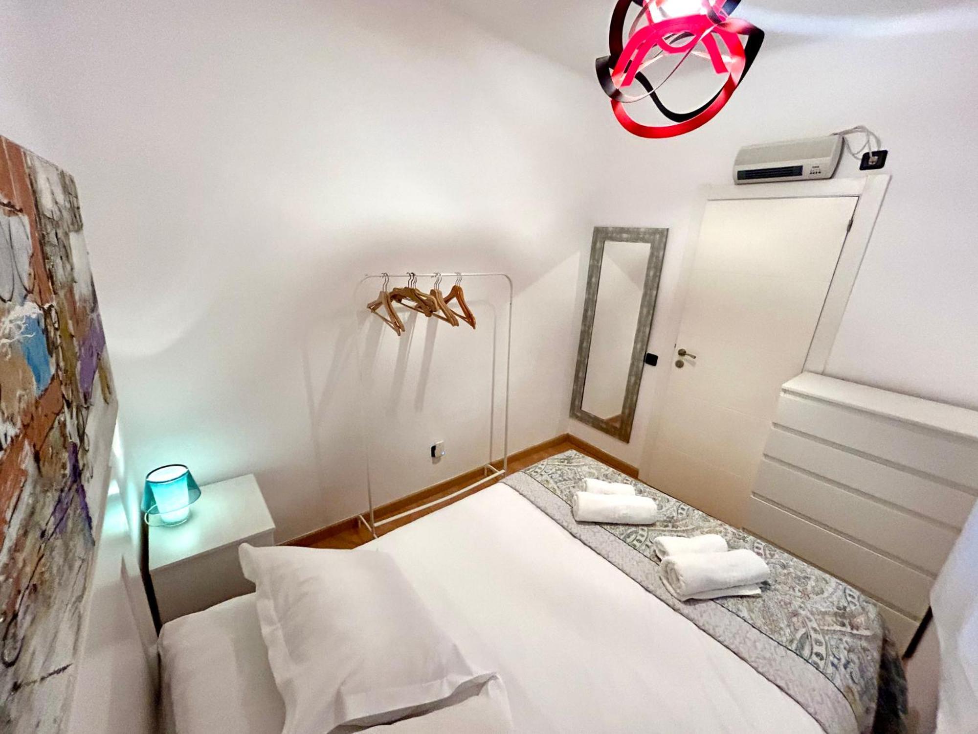 Apartment Carrer D'Olesa Barcelona Exteriör bild